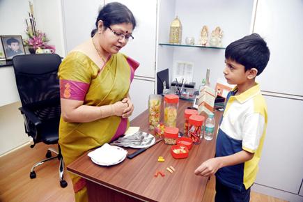 Mumbai-based teacher demystifies math using kitchen tools