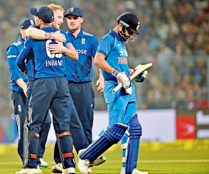 England players celebrate the wicket of India skipper Kohli in Kolkata. Pic/AP/PTI