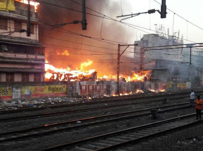 Fire breaks out in shanties near Masjid Bunder-CST, train services affected