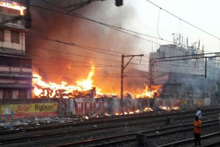 Major fire near tracks in Mumbai, commuters stranded during peak hours