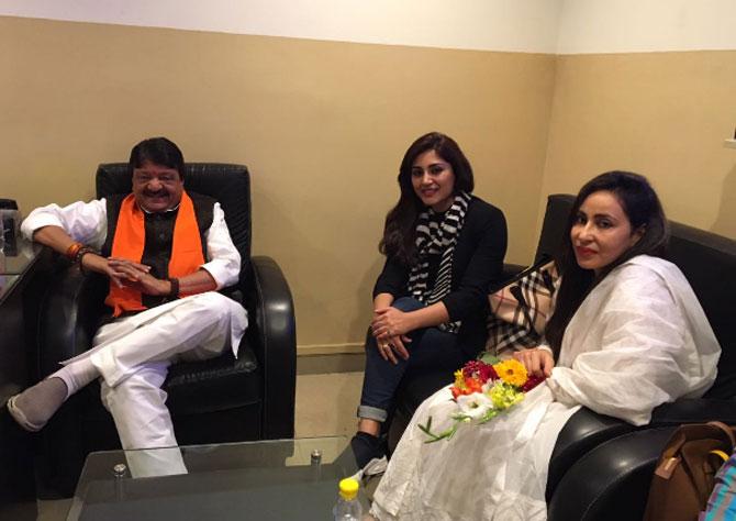 BJP leader Kailash Vijayvargiya meets Sunny Deol and Rimi Sen