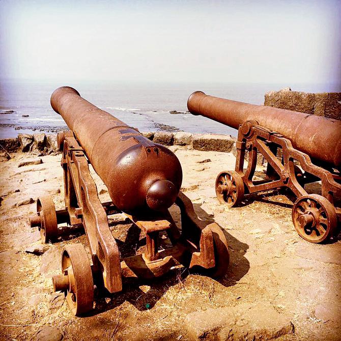 British-era cannons can be found at Kolaba Fort in Alibaug