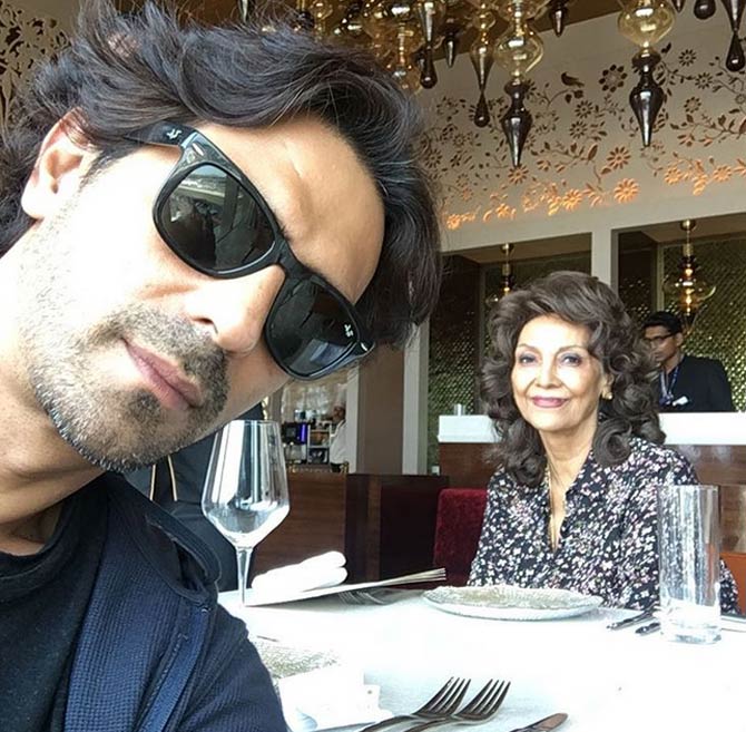 Arjun Rampal with mother