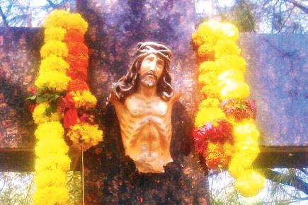 Mumbai: Mentally unsound man throws stones, destroys Christ cross
