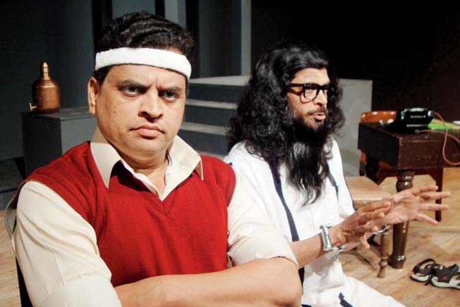 Sharad Ponkshe and Vivek Joshi in Hey Ram Nathuram