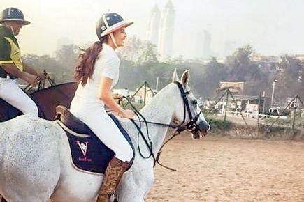 Jacqueline Fernandez learns horse riding at Mahalaxmi race course