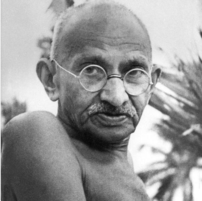 PM, President pay tributes to Mahatma Gandhi on his death anniversary