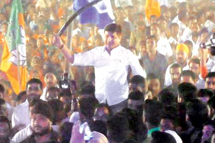 Thane: Gangster's son brings sword to election rally