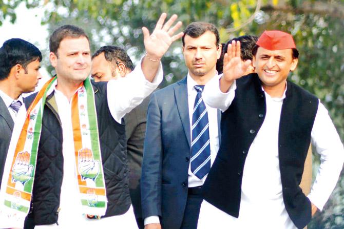 Rahul Gandhi and Akhilesh Yadav, who were dressed almost identically, at the roadshow. Pic/AFP
