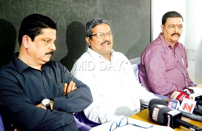 (From left) Activists Sanjay Shirodhkar, Vivek Velankar and Shrinivas Ghanekar. Pic/Bipin Kokate