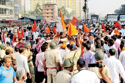 Maratha group stage morcha in Mumbai, disrupts traffic