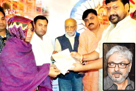 Sanjay Leela Bhansali gives Rs 21 lakh for dead set worker's kin