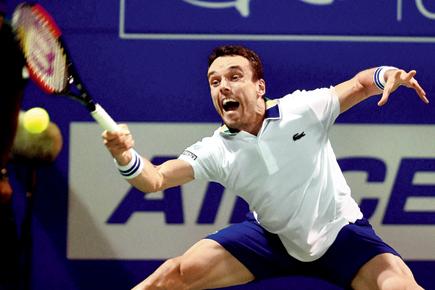 Agut, Medvedev enter final