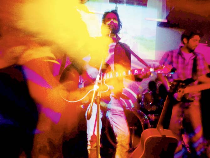Ankur Tiwari during a gig at Zenzi in 2008