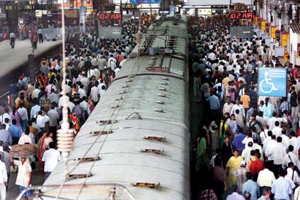 Navi Mumbai: Overhead cable fault derails Harbour Line