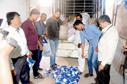 Mumbai: Workers secretly change expiry date on food packets in Vasai