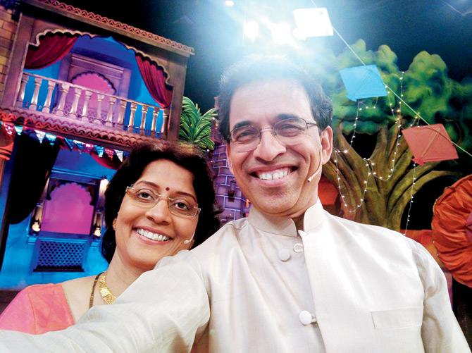 Harsha and Anita Bhogle on the sets of the show