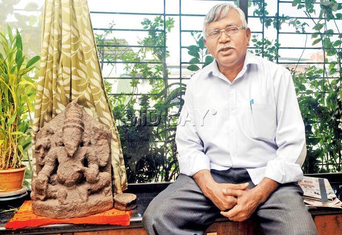 Historian Sadashiv Tetvilkar at his residence in Thane with the stone Ganpati idol from his collection which he will donate to the upcoming museum