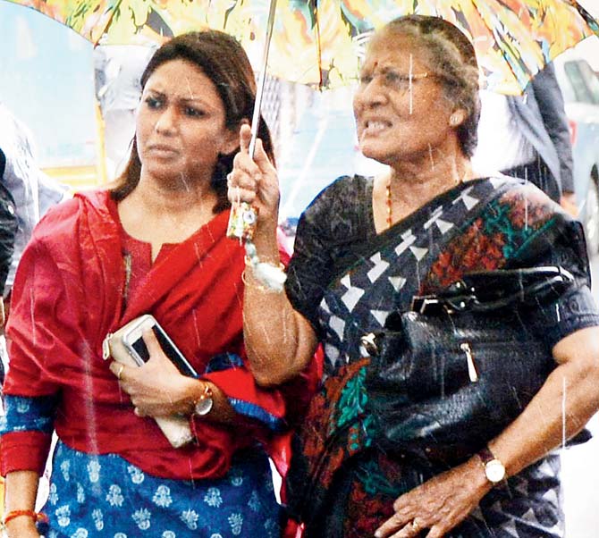 Janhavi Gadkar with her mother at the sessions court. File pic