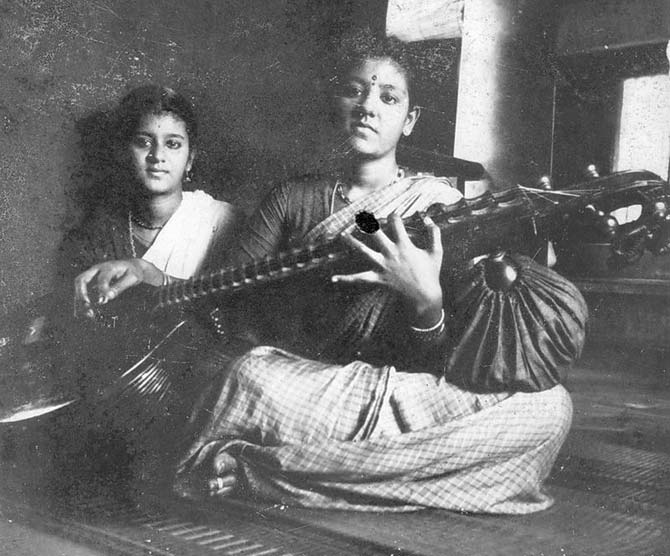 Carnatic virtuoso Kalyani Sharma waits her turn while her sister Vallibai Mahadevan plays the veena in 1962