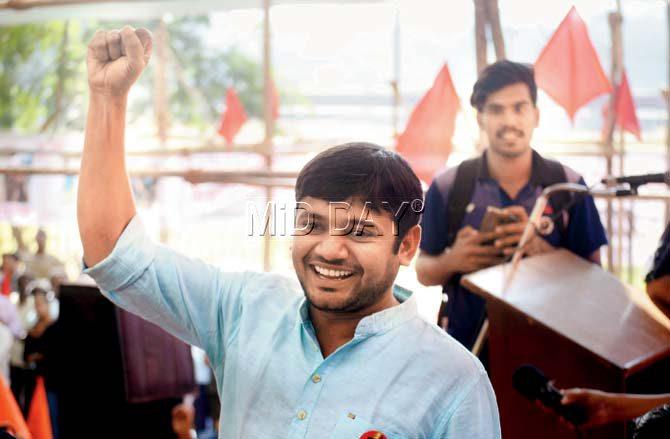 Kanhaiyya Kumar also attended the protest by thousands of conservancy workers demanding equal rights and minimum wages at Azad Maidan. They also shouted his famous Azaadi Naara. Pic/Sneha Kharabe