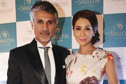 Is Kim Sharma cheating on her husband with designer Arjun Khanna?