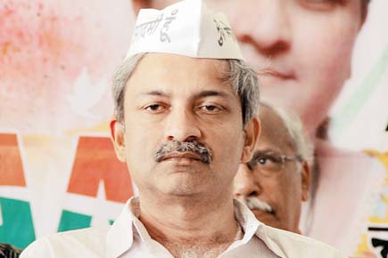 AAP's Sisodia heckled by disgruntled party workers