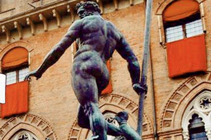 FB blocks photo of 16th century statue of Neptune, says it is 