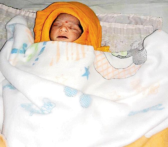 A one-day-old boy was found at Dahisar Mori in Daighar 15 days back