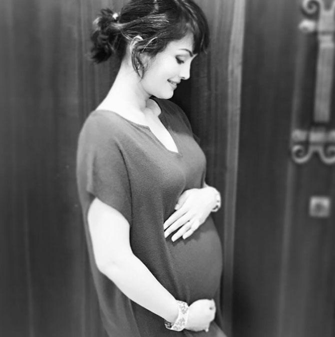 Nisha Rawal flaunts her baby bump. Pic/Nisha Rawal