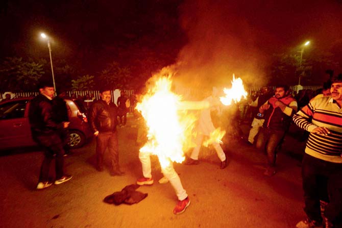 An SP supporter sets himself ablaze outside UP Chief Minister Akhilesh Yadav’s residence to protest his expulsion from the party on Friday. Pic/PTI