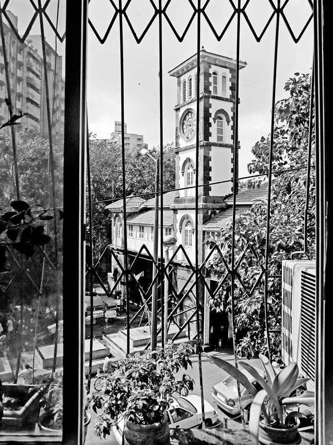 Sassoon Dock, 2016: Clock towers, such as this one, were most likely to have followed Bombay Time. But, there was another standard called Port Signal Time,  for international ships that docked on the city’s eastern coast