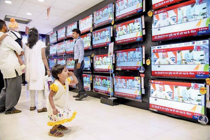 Shoppers watch PM Narendra Modi’s speech at a store in Borivli 