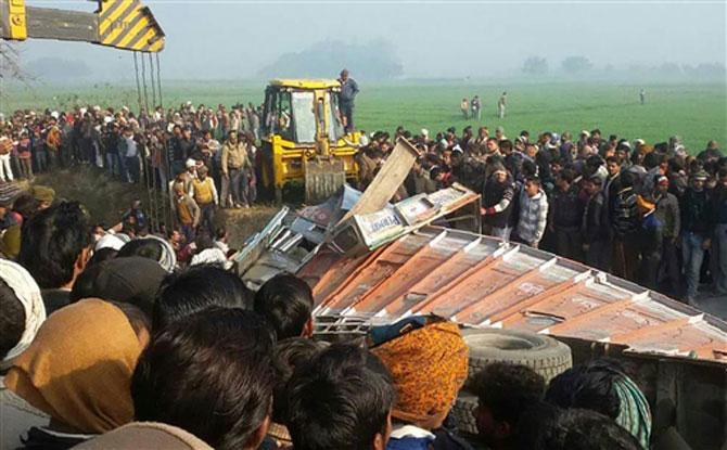  12 school children killed in UP accident, PM, President mourn deaths