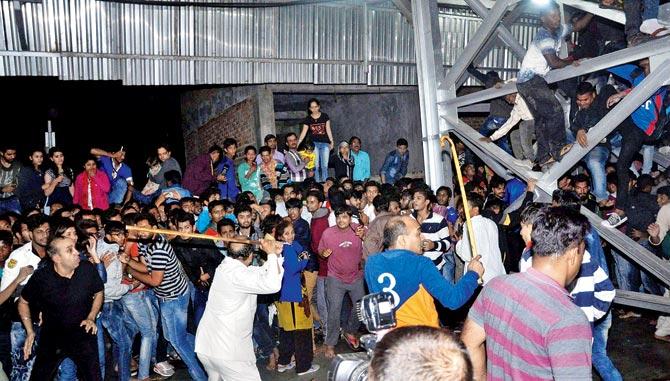 The crowd at Vadodara had to be lathicharged at to bring under control. Pics/Nirav Trivedi