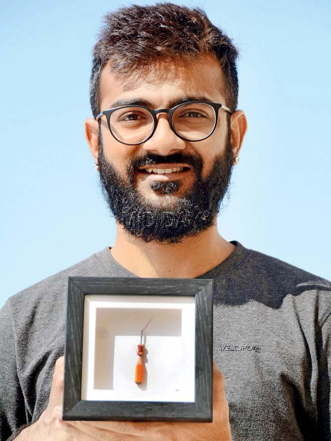 Yash Soni with spool-and-needle carved on a pencil tip. Pics/Sayyed Sameer Abedi