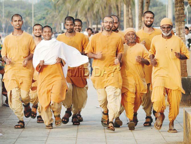 The monks from Coimbatore’s Isha Yoga Foundation get ready for their Mumbai marathon debut on Saturday. Pic/Poonam Bhatija
