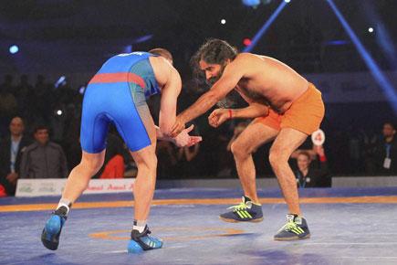 Video: 'Wrestler' Baba Ramdev avenges Sushil Kumar's Olympic defeat
