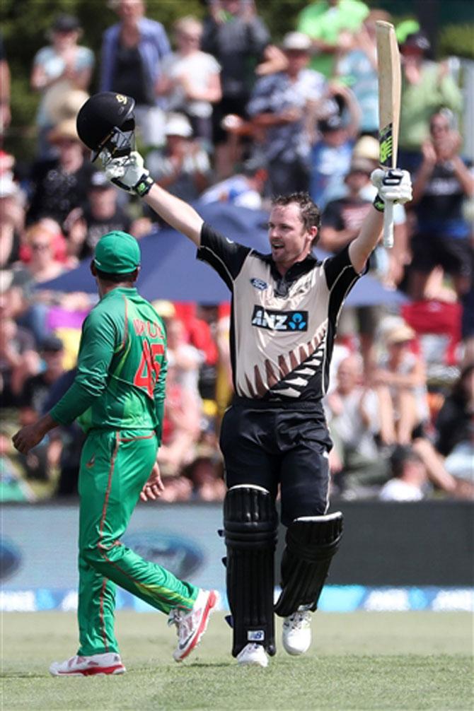 Colin Munro of New Zealand celebrates his 100 runs during the 20/20 International between New Zealand and Bangladesh at Bay Oval in Mount Maunganui on January 6, 2017. Pic/ AFP