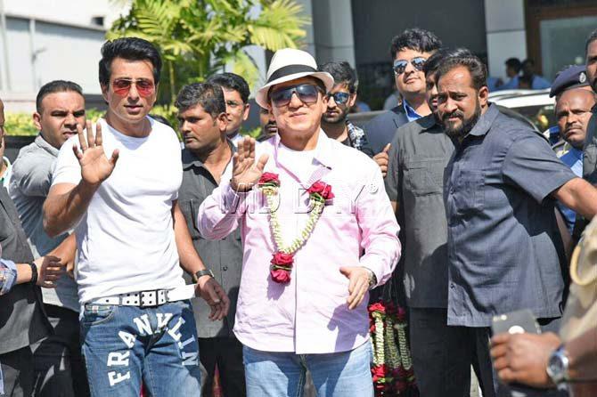 Sonu Sood and Jackie Chan at Mumbai airport. All pics/Yogen Shah