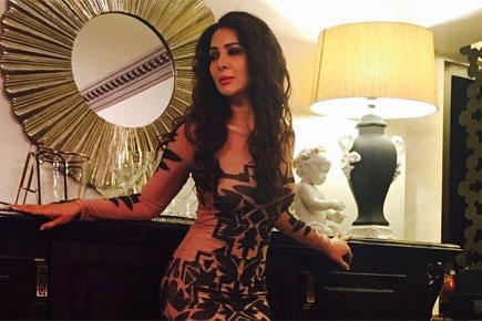 Is Kim Sharma cheating on her husband with this celebrity?