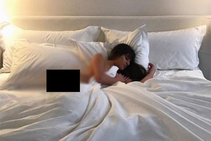 This actress just flashed her b**t while posing nude in bed
