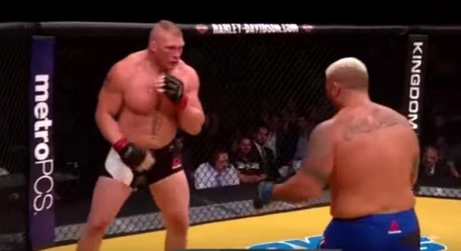 Brock Lesnar (l) during his fight with Mark Hunt