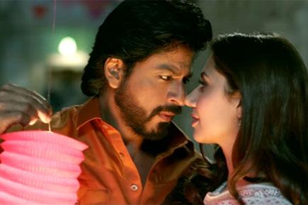 'Udi Udi Jaye': Watch SRK and Mahira Khan's sizzling romance, garba in 'Raees' song