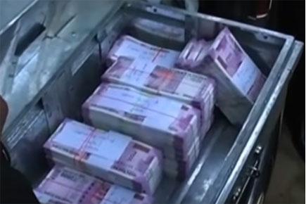 UP: Two nabbed with Rs. 1 crore in Rs 2000 notes