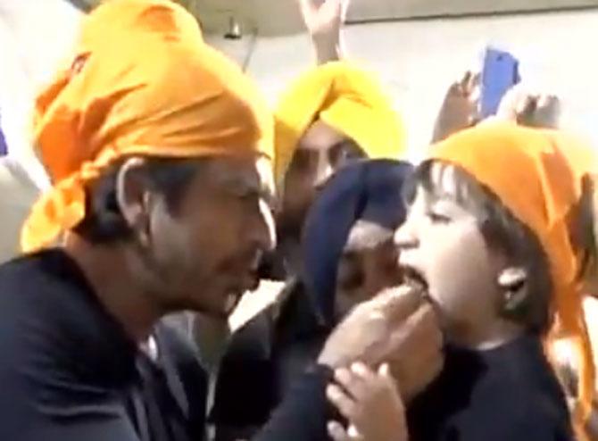 Shah Rukh Khan feeds prasad to AbRam at Golden Temple