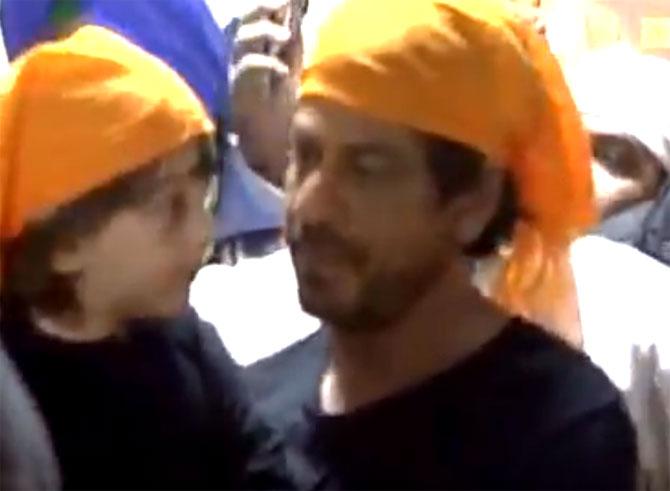 SRK and AbRam at Sri Harmandir Sahib