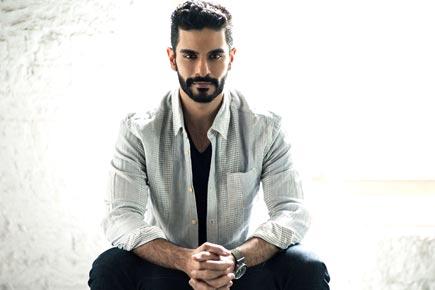 Angad Bedi and father Bishan Singh Bedi watch Inside Edge first episode together