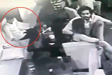 Mystery man robs model's bag at actor Upasana Singh's birthday party