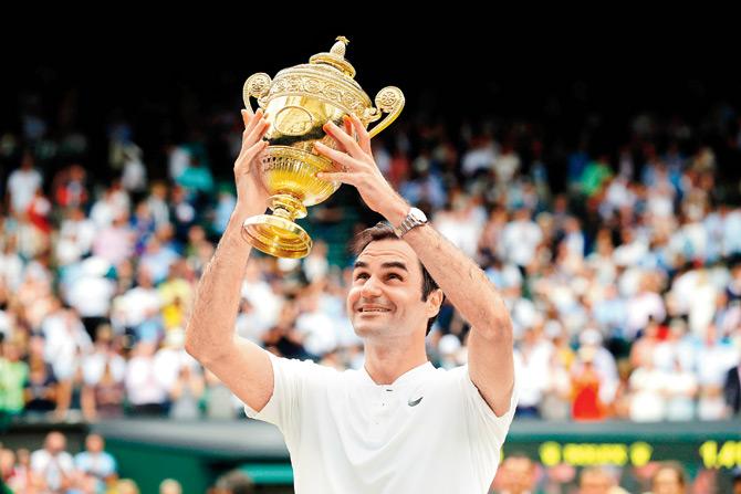 Roger Federer holds the winner